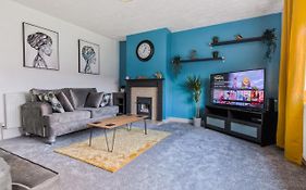 Rookwood House - Spacious Home With Free Parking - Short Stay Leeds
