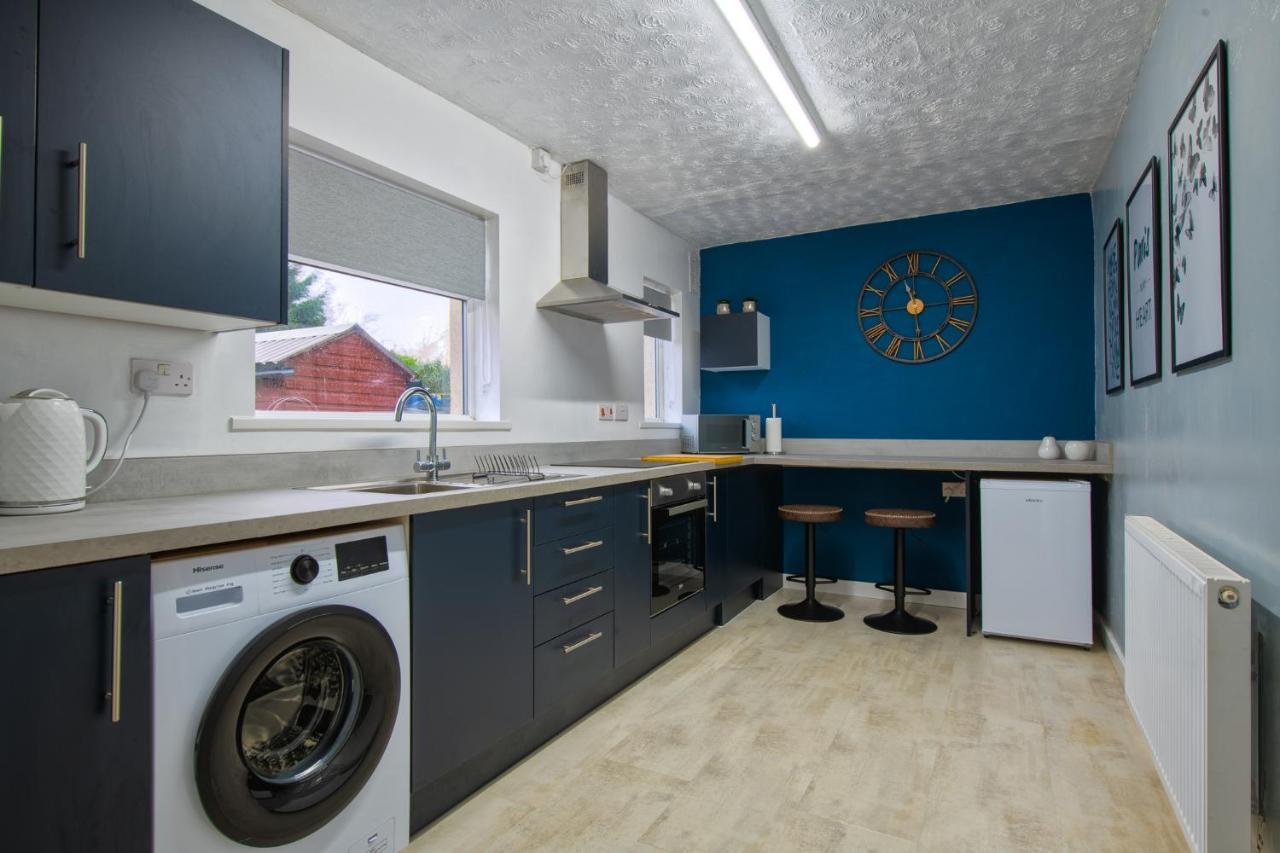 Rookwood House - Spacious Home With Free Parking - Short Stay Leeds Leeds  Exterior photo