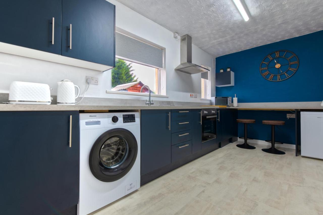 Rookwood House - Spacious Home With Free Parking - Short Stay Leeds Leeds  Exterior photo