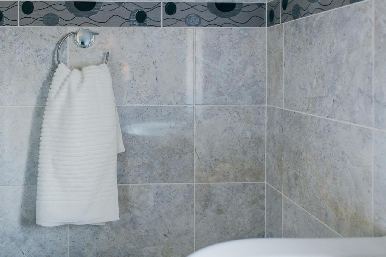 Rookwood House - Spacious Home With Free Parking - Short Stay Leeds Leeds  Exterior photo