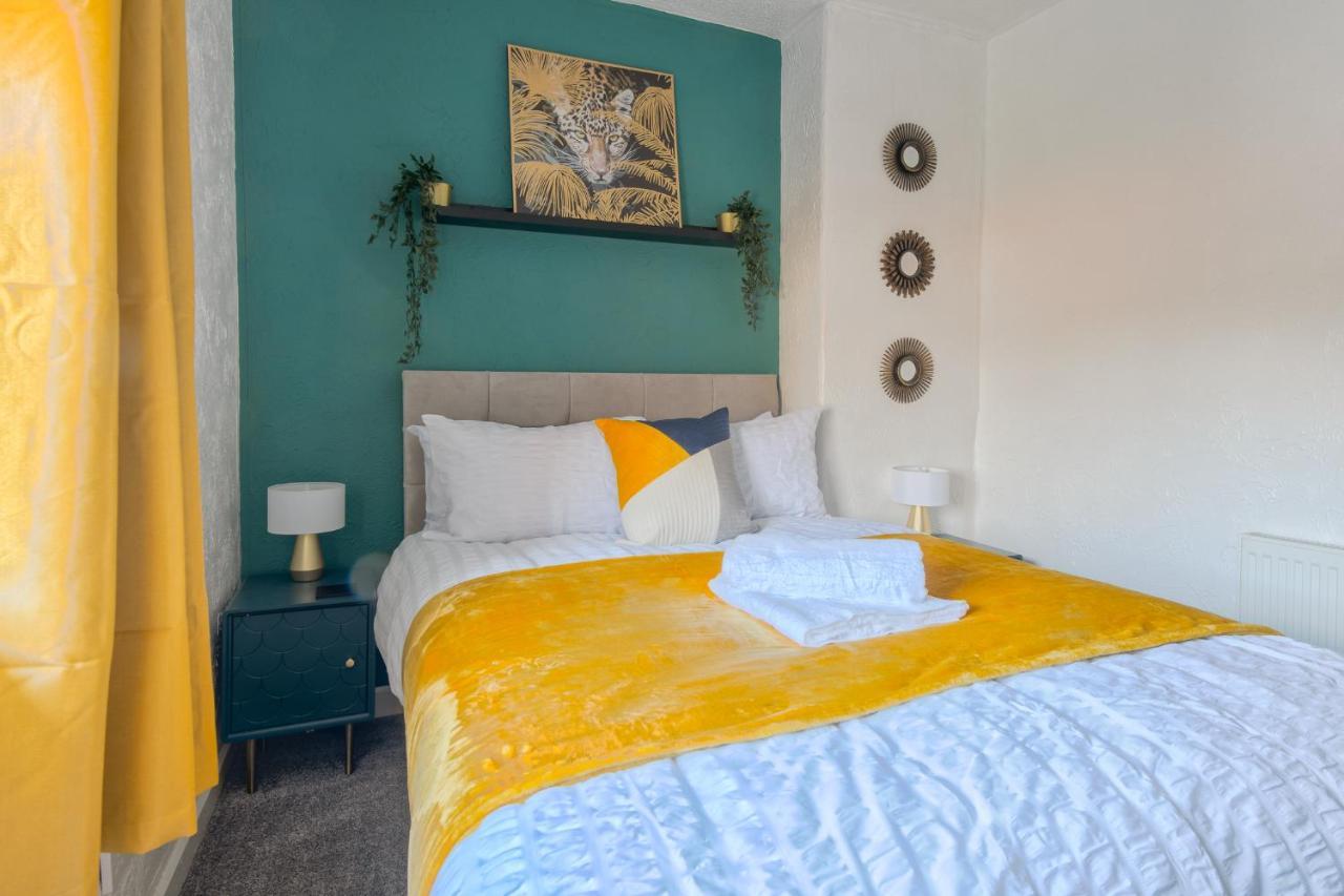Rookwood House - Spacious Home With Free Parking - Short Stay Leeds Leeds  Exterior photo